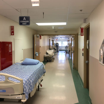 Corridor des services pédiatriques de l'hôpital régional de Kooteney East