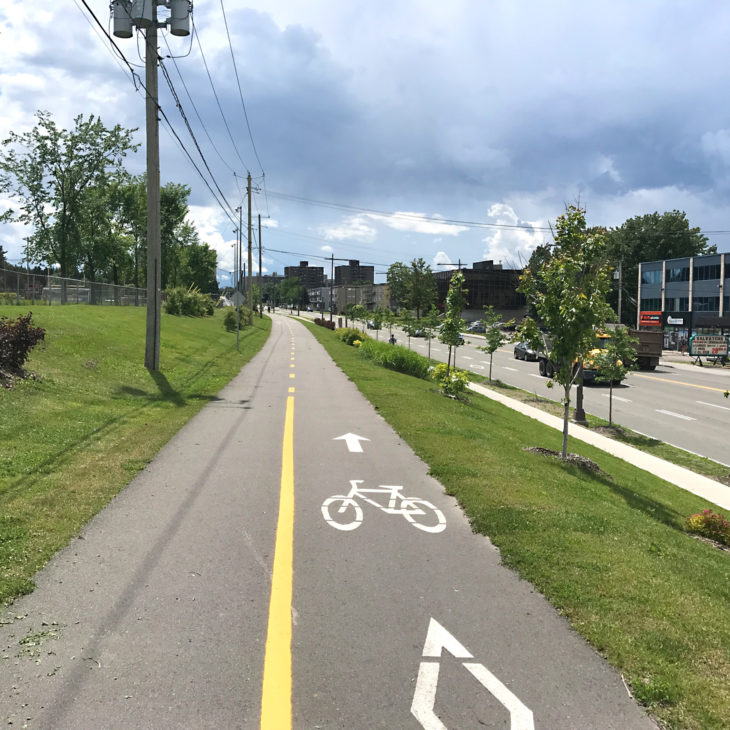 Development of the bicycle path and sidewalk: Des Quatre- Bourgeois Road and intersection with Sainte-Foy Road in Quebec City