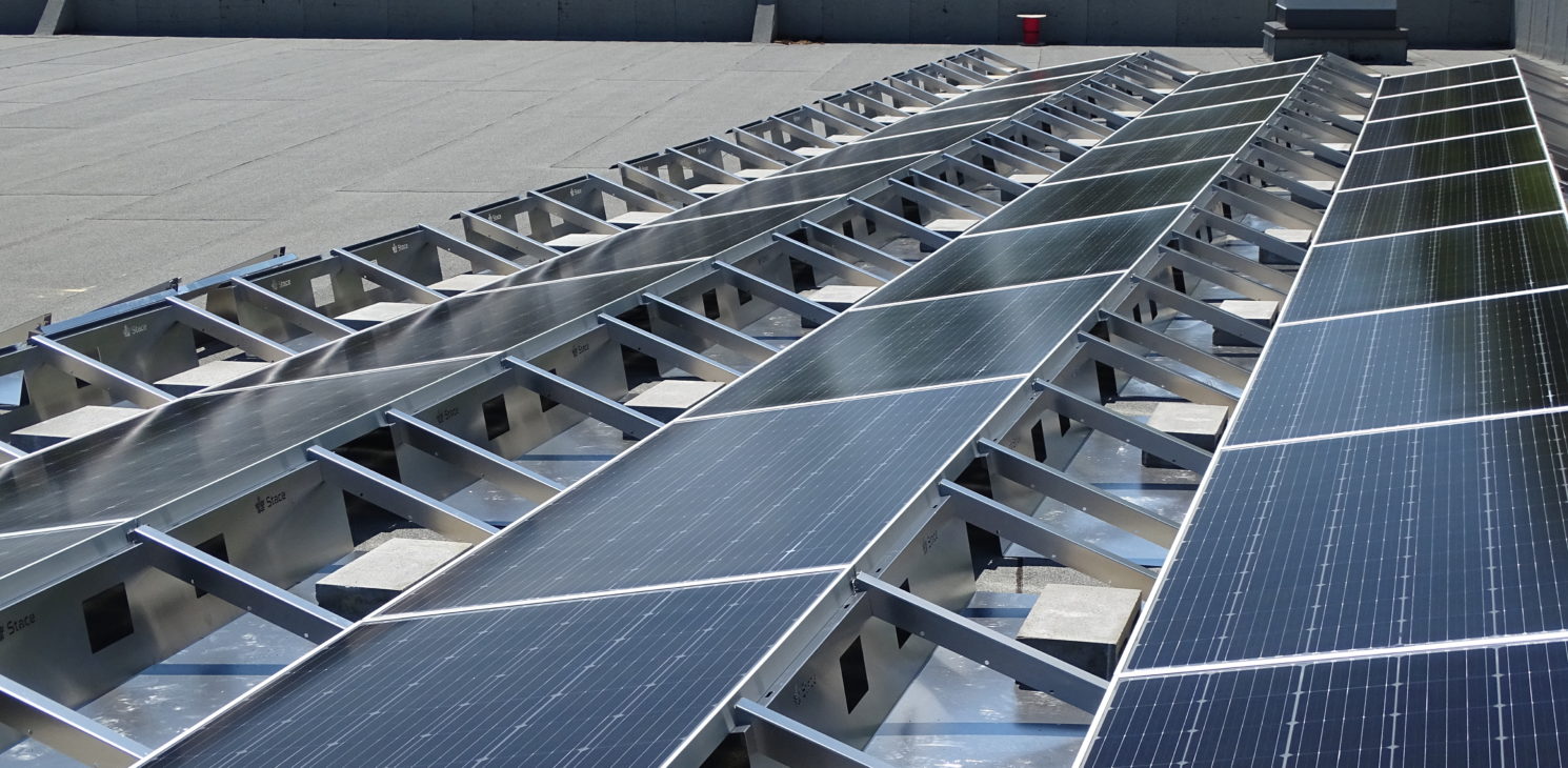 Panneaux solaires sur le toit du bureau de CIMA+ à Sherbrooke