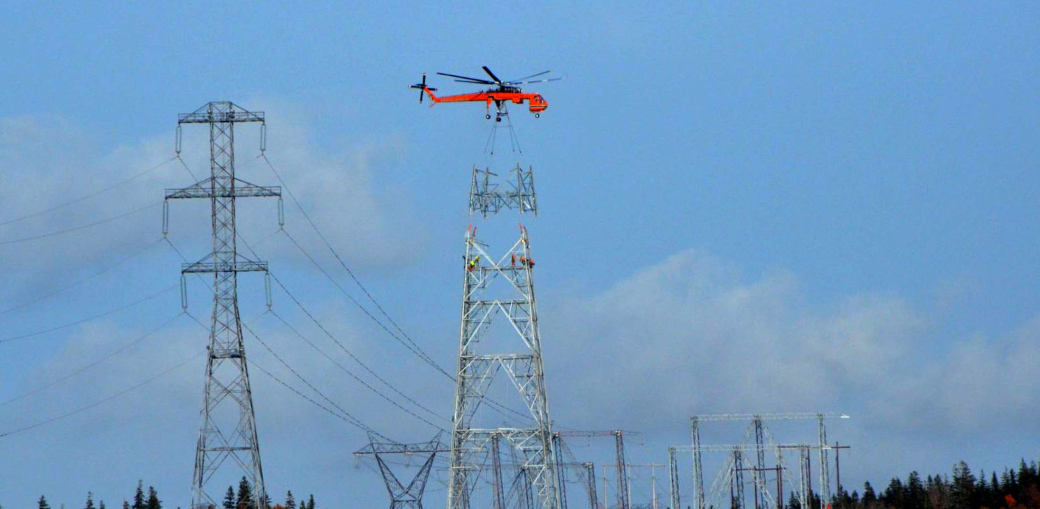 Construction of a pylon using a helicopter
