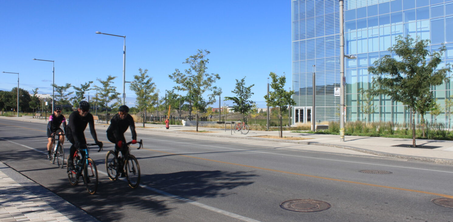 voies cyclable passant aux abords du campus de l’Université de Montréal