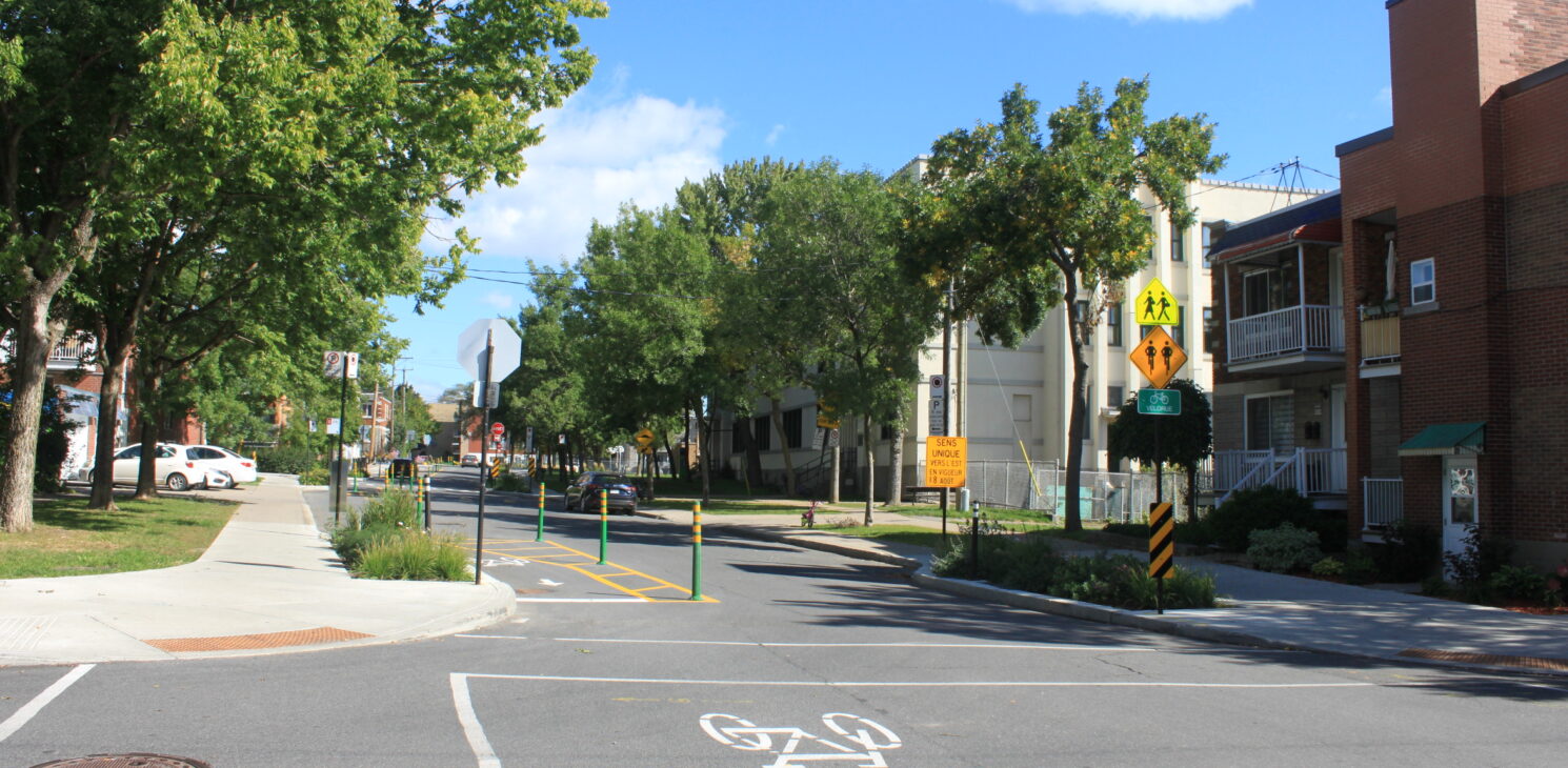 piste cyclable en milieu urbain à Montréal