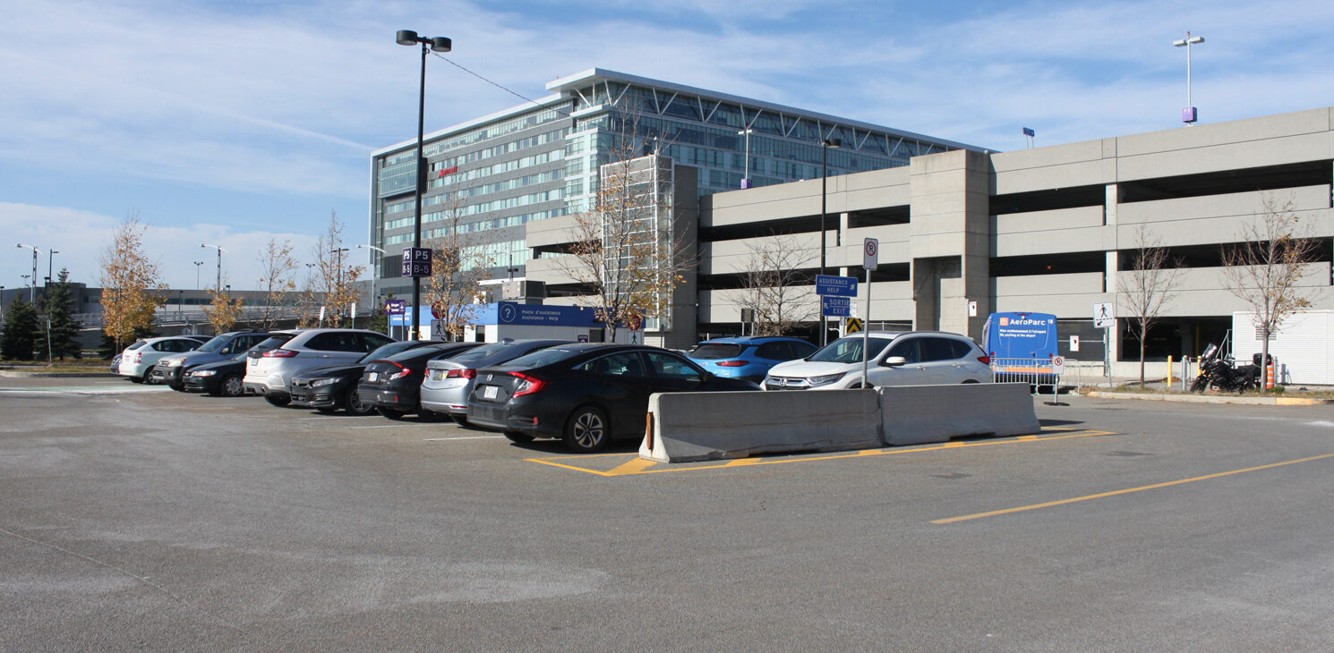 parking de l'aéroport Pierre-Elliott-Trudeau de Montréal