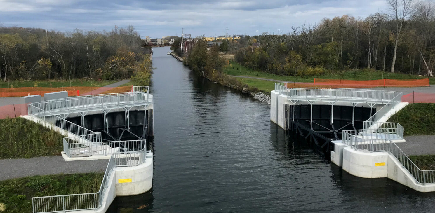 vanne de garde de Nassau à l’entrée du canal Trent à Peterborough