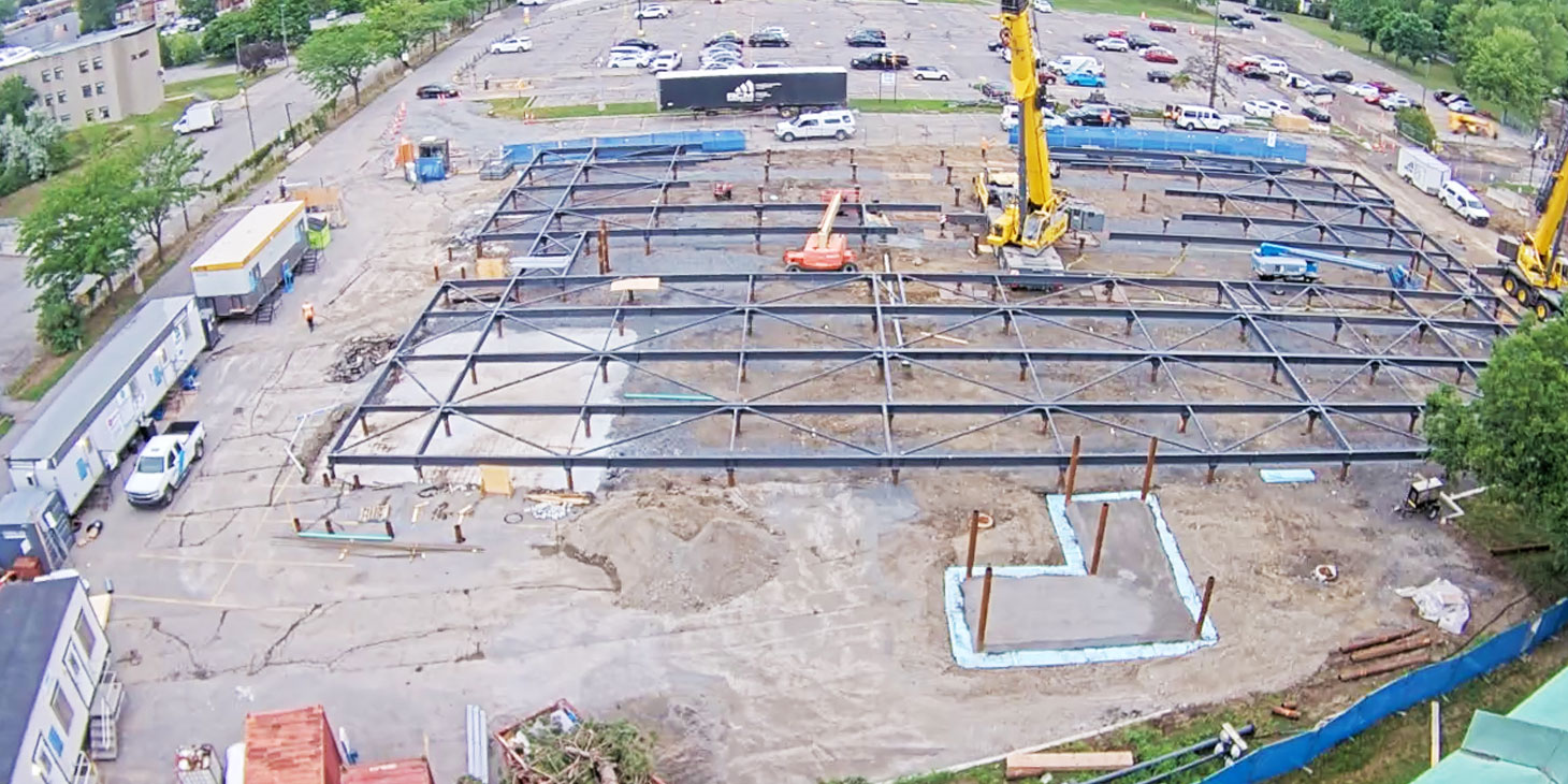 vue aérienne sur le chantier de construction de l'hôpital du Sacré-Coeur à Montréal