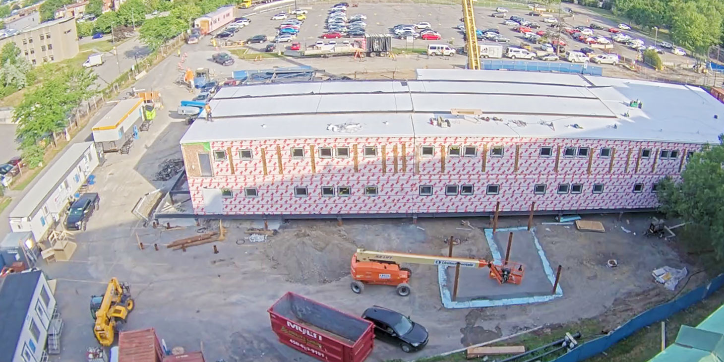 vue aérienne sur le chantier de construction de l'hôpital du Sacré-Coeur à Montréal