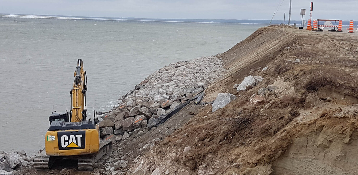 Façade enrochement du projet de Stabilisation des berges du fleuve Saint-Laurent à Pointe-aux-Outardes, Côte-Nord