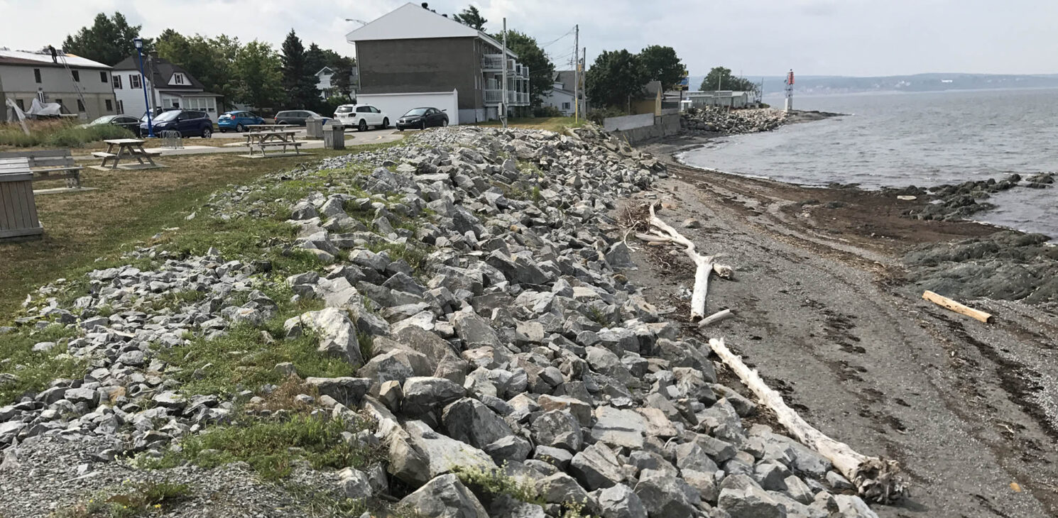 Façade enrochement du projet d'Inspection des enrochements de protection sur les rives du fleuve Saint-Laurent en Gaspésie, les Îles-de-la-Madeleine et la Côte-Nord