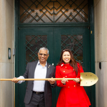 Vanessa Chau belatedly presenting her long-time mentor William Fernandes with the 5S Society’s Golden Shovel. Fernandes was inducted into the society in 2018.